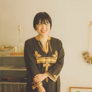 グローサリーストア店主・志賀佑香さんの春の着こなし。Spring Style Ideas「食と向き合う人」vol.15。
